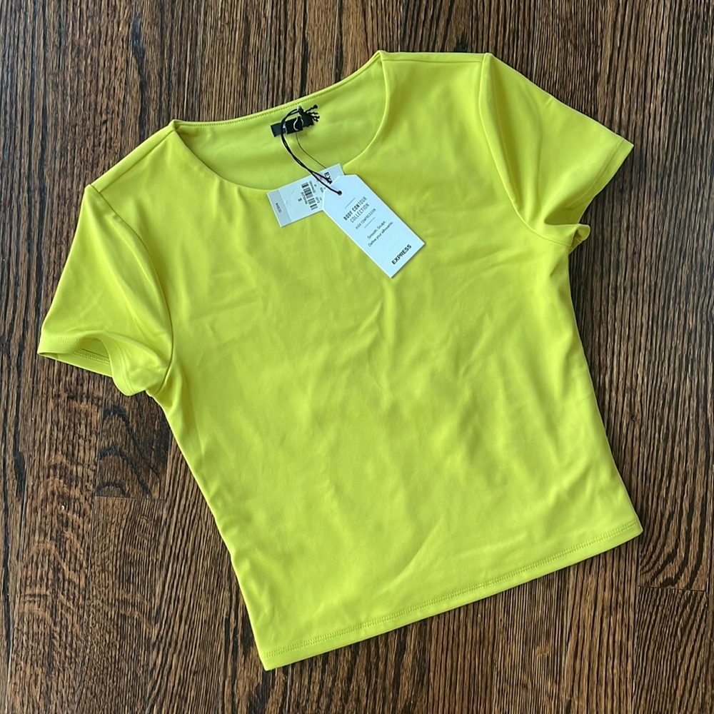 Express Body Contour Cropped Tee NWT